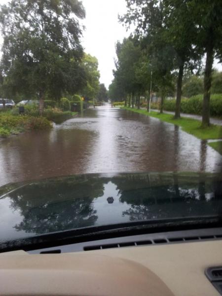 Zware regenval in Friesland.