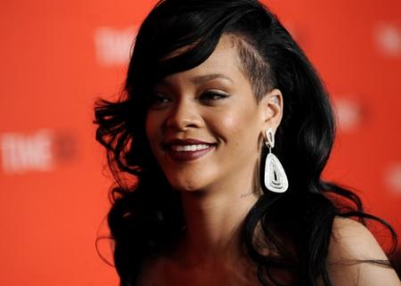 Rihanna twittert uit haar slof