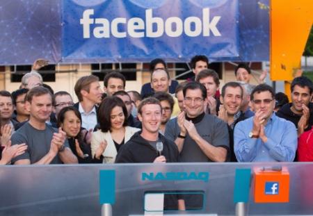 Zuckerberg houdt aandelen Facebook