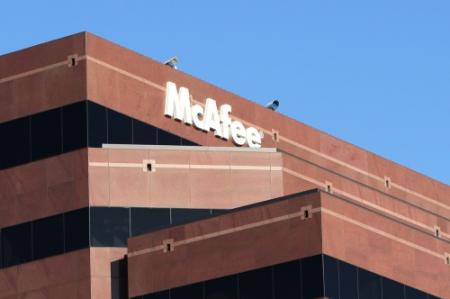 Premier Belize: Vluchtende McAfee knettergek