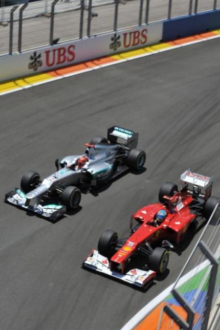 Schumacher en Alonso in gevecht in Valencia (foto: Pro Shots) 