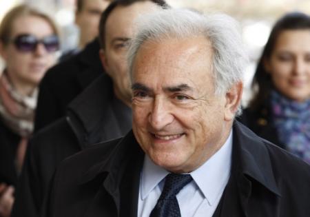 'Strauss-Kahn schikt met kamermeisje'