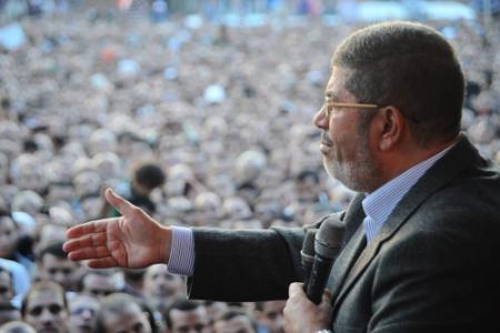 Mursi trekt omstreden decreet in