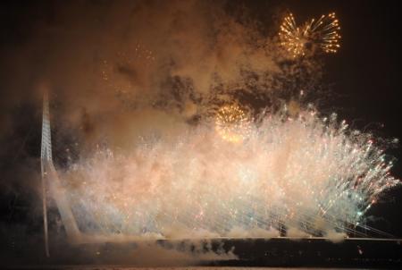 2013 begint met vuurwerk vanaf Erasmusbrug