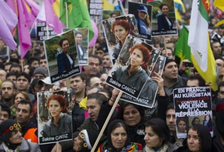 Duizenden Koerden demonstreren tegen aanslag