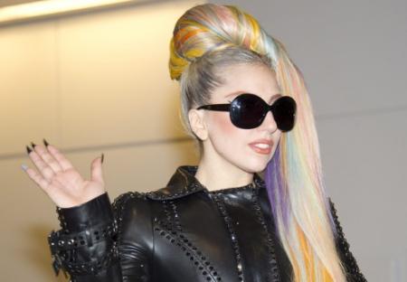 Gaga schrapt tournee vanwege heupaandoening