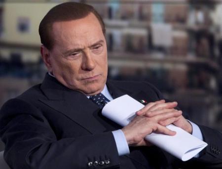 'Stalinistisch hof stuurt Berlusconi nazi's'