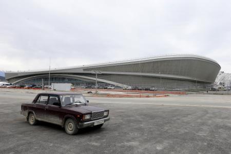 De Adler Arena Skating Center aan de buitenkant. Hier zal tijdens de Olympische Spelen het langebaanschaatsen plaatsvinden. (Foto: ProShots)
