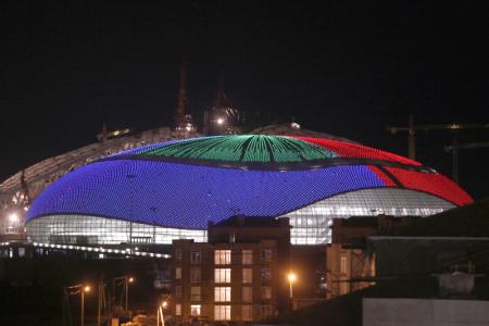 De Bolshoy Ice Dome in het donker wanneer de hal spectaculair verlicht is. (Foto: ProShots)