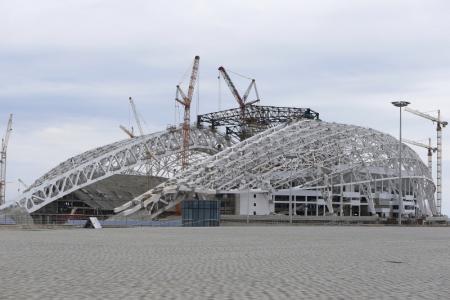 Het nog in aanbouw zijnde Fisht Olympic Stadium waar de opening - en sluitingsceremonie plaats zal vinden. (Foto: ProShots)