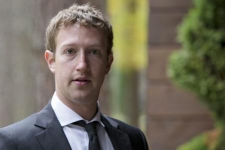 'Oprichter Facebook richt pijlen op politiek'