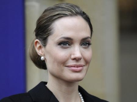 Angelina Jolie liet borsten verwijderen