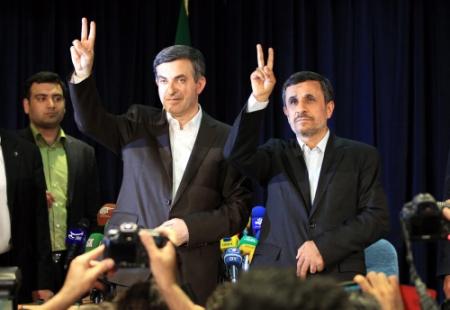 Ahmadinejad wijst uitsluiting ex-stafchef af