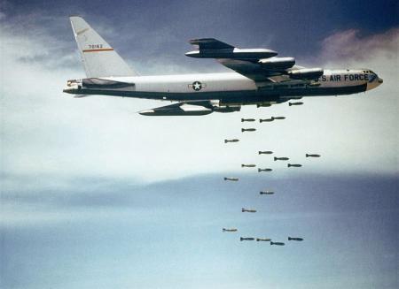 B52 gooit bommen op Vietnam, 1965/66