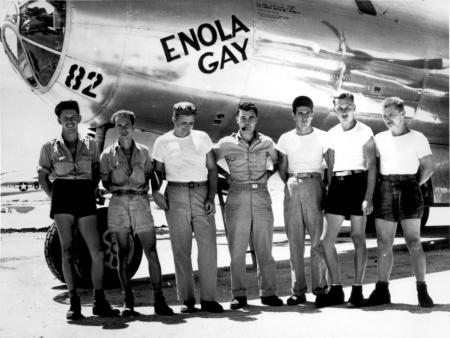 Crew Enola Gay; vrijgegeven door US Gvt.