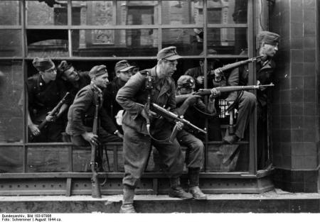 SS-troepen in de strijd om Warschau, 1944
