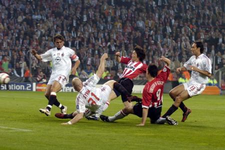 In 2005 was PSV dichtbij de finale van Champions League. In twee duels delfde PSV het onderspit tegen AC Milan. Ji-Sung Park maakte de 1-0 tijdens de terugwedstrijd in Eindhoven (Foto: Pro Shots)