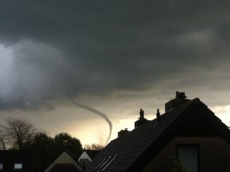 'De dakpannen vlogen door de lucht'