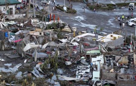 'Minstens 10.000 doden door tyfoon Haiyan'