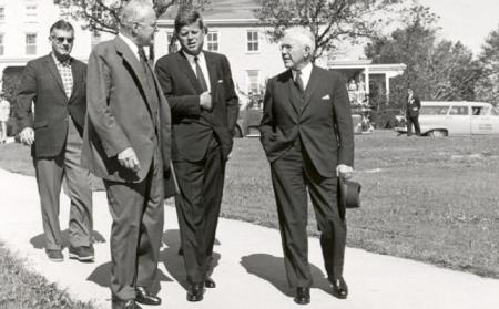 Kennedy en Dulles in 1961