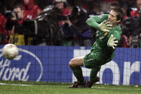 In 2008 beleefde Van der Sar zijn Hans van Breukelen momentje. Door in de finale van de Champions League de beslissende strafschop van Chelsea te stoppen veroverde hij zijn tweede cup met de grote oren (Foto: Pro Shots)