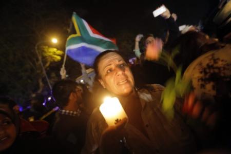 Zuid-Afrikanen rouwen en dansen in de straten