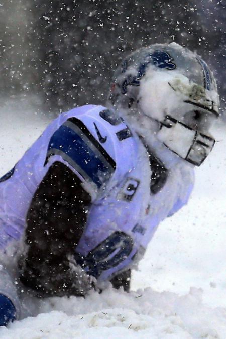 Detroit Lions' Calvin Johnson met zijn masker en gezicht vol sneeuw (Foto: Pro Shots)