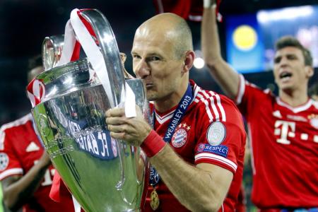 Arjen Robben met de zojuist gewonnen Champions League (Foto: Pro Shots)