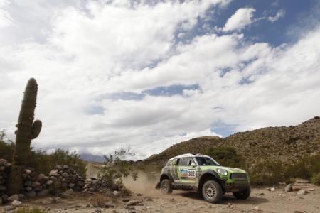 Stéphane Peterhansel wist samen met Jean-Paul Cottret de Dakar-rally te winnen in een Mini. (Foto: Pro Shots)