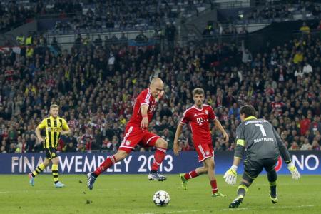 Bayern München verslaat in de finale van de Champions League Borussia Dortmund met 2-1. Arjan Robben is de grote man aan de kant van de Zuid-Duitsers met een assist en een doelpunt. Eerder dit jaar verscheen er hier op FOK!sport een mooie fotoreportage over de finale van Robben. (Foto: Pro Shots)