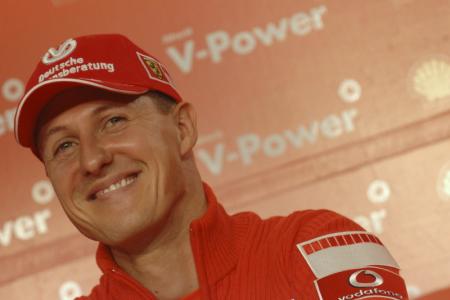 Zevenvoudig wereldkampioen Formule 1 Michael Schumacher raakt tijdens een skiongeluk in de Franse Alpen zwaargewond. De Duitse coureur wordt op het moment van schrijven in coma gehouden om herstel te bevorderen. De artsen hebben nog geen prognose kunnen geven over de toekomst. (Foto: Pro Shots)