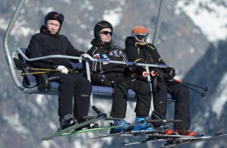 Poetin verkent skihellingen Sochi