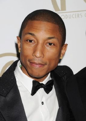 Pharrell Williams zingt Happy tijdens Oscars (Foto: Novum)