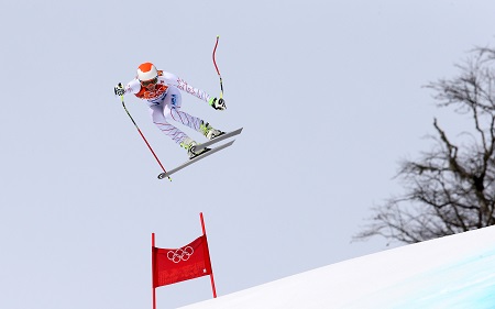 Bode Miller vliegt door de lucht tijdens de afdaling (PRO SHOTS/GEPA)