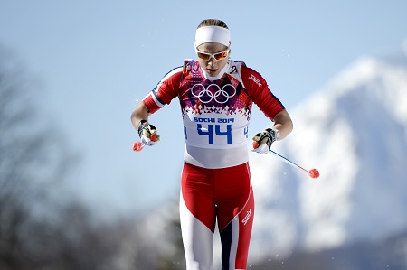 Ook in de bergen begint de temperatuur aardig op te lopen. Tijdens de tien kilometer langlaufen bij de dames kon Astrid Uhrenholdt zelfs met korte mouwen van start gaan (PRO SHOTS/Bildbyran)