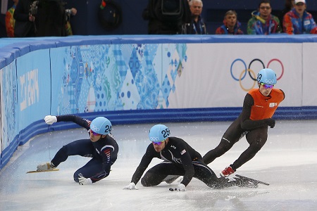 Vallen hoort bij het shorttrack. Tijdens de relay bij de heren gingen Zuid-Korea en de Verenigde Staten onderuit waardoor Nederland onbedreigd de finale haalde (PRO SHOTS/Henk Jan Dijks)