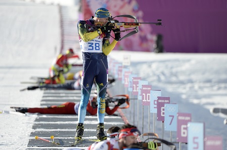 Björn Ferry op de schietbaan tijdens de 20 kilometer biatlon (PRO SHOTS/Bildbyran)