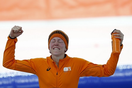 Een dag later ziet de wereld er een stuk zonniger uit na de overwinning op de 1500 op de lange baan (PRO SHOTS/Henk Jan Dijks)