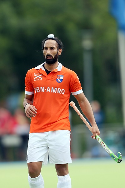 Sardar Singh eerder dit seizoen in actie voor Bloemendaal (PRO SHOTS/Menno Ringnalda)