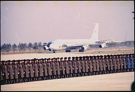 Air Force One landt in Beijing, 21-2-1972.
