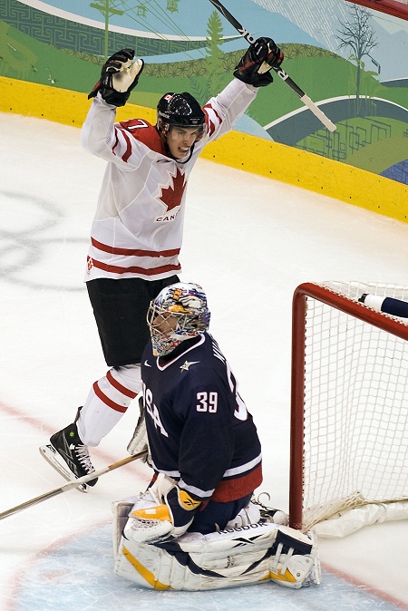 PRO SHOTS/ZUMA sports wire - Sidney Crosby juichend tegen de VS