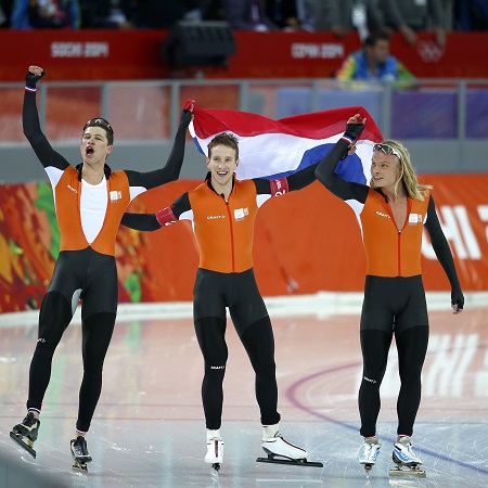 De Nederlandse heren zijn dolblij met de gouden medaille bij de achtervolging (PRO SHOTS/Henk Jan Dijks)