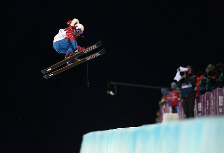 Prachtige stunts op ski in de halfpipe van Sochi (PRO SHOTS/GEPA)
