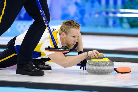 Precisie is vereist bij het curling, de Zweden zouden uiteindelijk tekort komen in de finale tegen Canada (PRO SHOTS/Bildbyran)