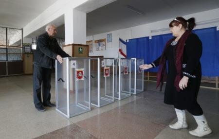 Stembureaus op Krim geopend