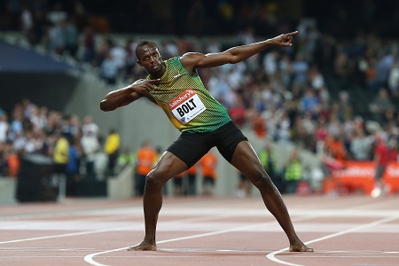 Bolt in zijn kenmerkende pose na de Diamond League in Londen (PRO SHOTS/Action Images)