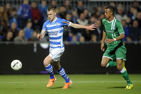 PEC Zwolle speler Maikel van der Werff achtervolgd door FC Groningen speler Richairo Zivkovic