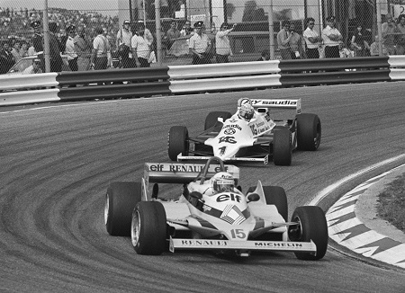 Alain Prost is in de Renault RE30 opweg naar de overwinning tijdens de Grand Prix van Zandvoort in 1981 (WikiCommons/Dijk, Hans van/Anefo)