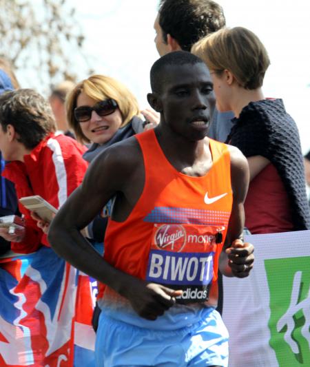 Biwott kende een zwaar 2013, maar liet in 2012 in Parijs zien dat hij topmarathons kan winnen (WikiCommons/Chmee2)