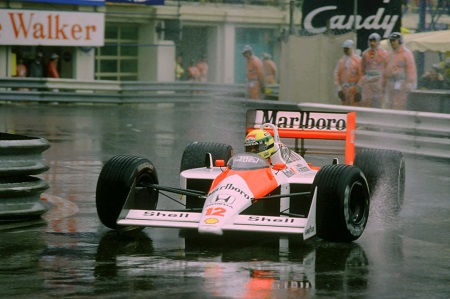 In de regen demonstreerde de Braziliaan vaak zijn ongeëvenaarde stuurmanskunsten. Op een natte baan was Senna vrijwel altijd onnavolgbaar (PRO SHOTS/Action Images)
